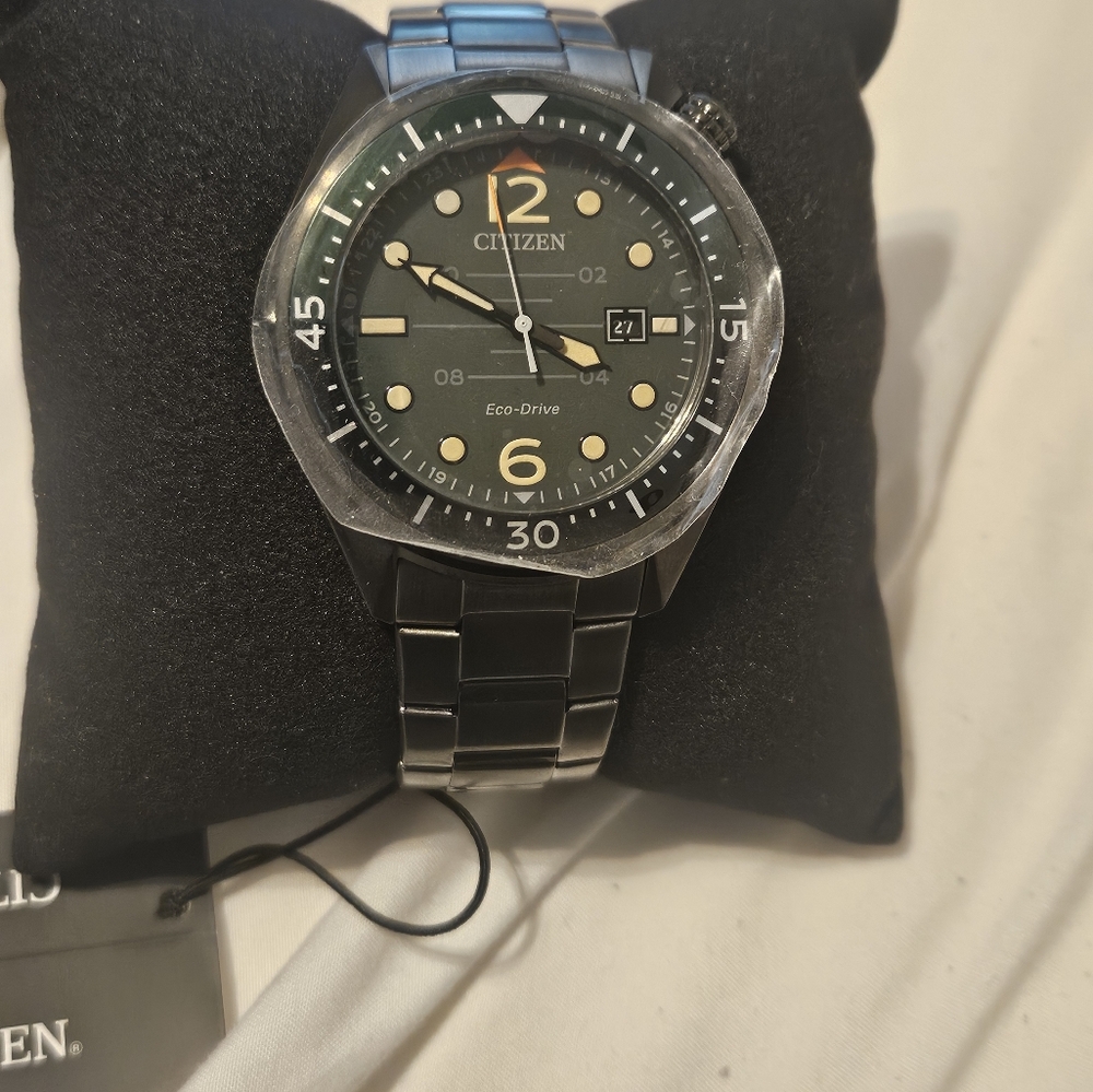Citizen Eco-Drive AW1717-81X Green And Grey Watch